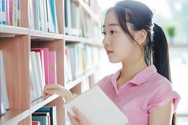 我现在在国内上自考大学 本科 想出国留学 加拿大 多伦多 四年大概需要多少钱 打工可以赚自己生活费吗